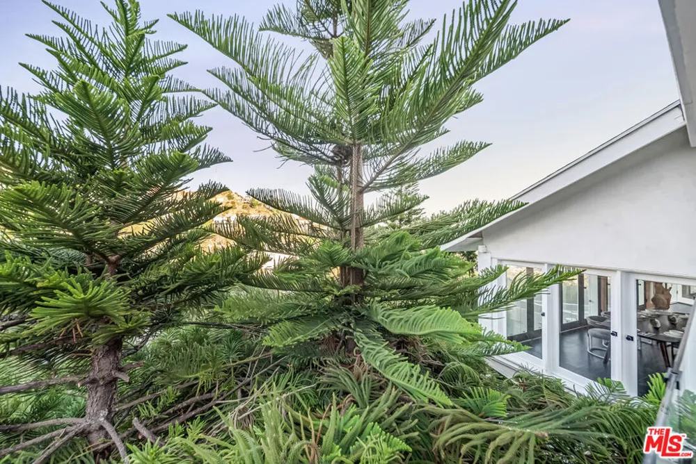 8874 Evanview Drive Los Angeles, CA 90069