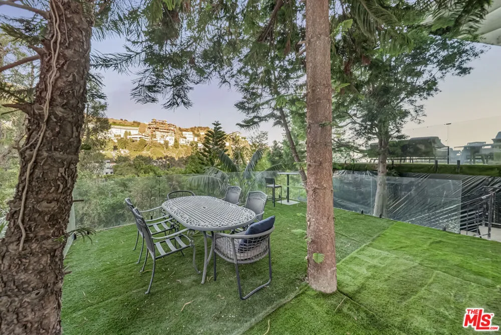 8874 Evanview Drive Los Angeles, CA 90069