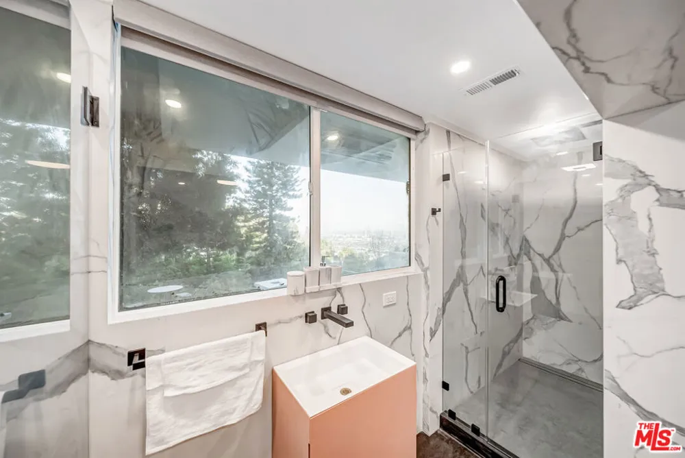 8874 Evanview Drive Los Angeles, CA 90069