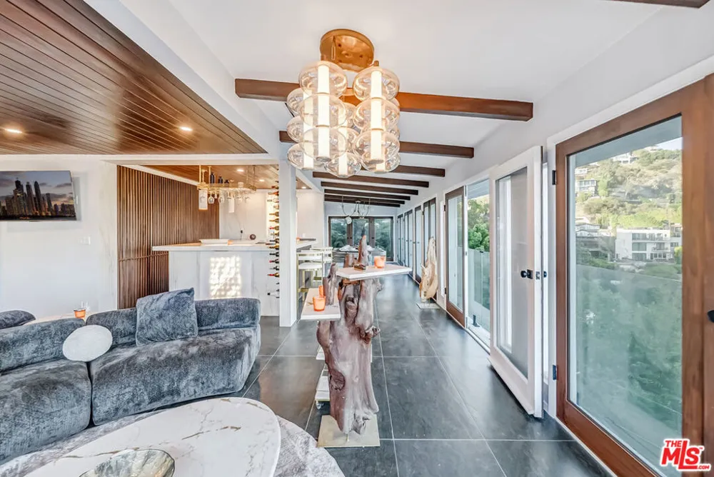 8874 Evanview Drive Los Angeles, CA 90069