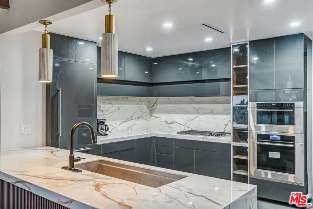 8874 Evanview Drive Los Angeles, CA 90069