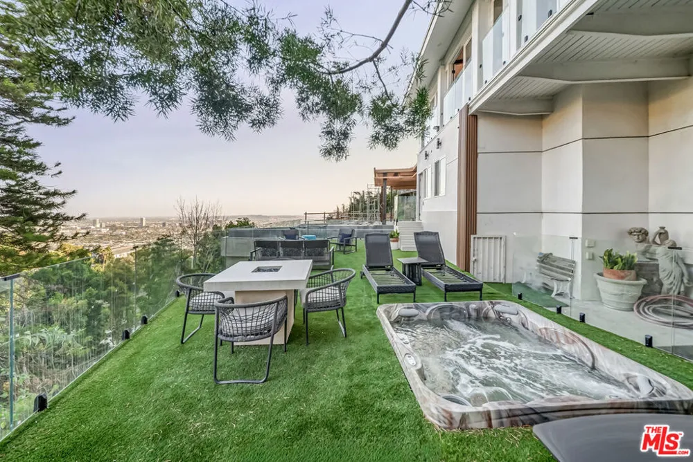 8874 Evanview Drive Los Angeles, CA 90069