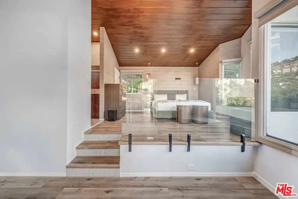 8874 Evanview Drive Los Angeles, CA 90069