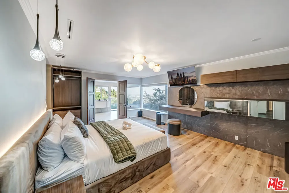 8874 Evanview Drive Los Angeles, CA 90069