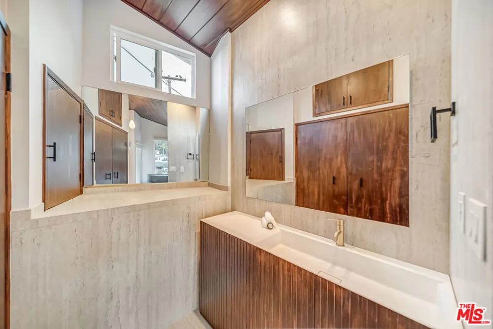 8874 Evanview Drive Los Angeles, CA 90069