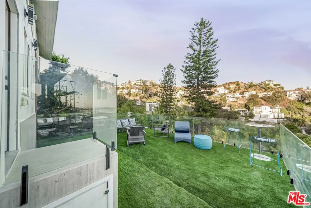 8874 Evanview Drive Los Angeles, CA 90069