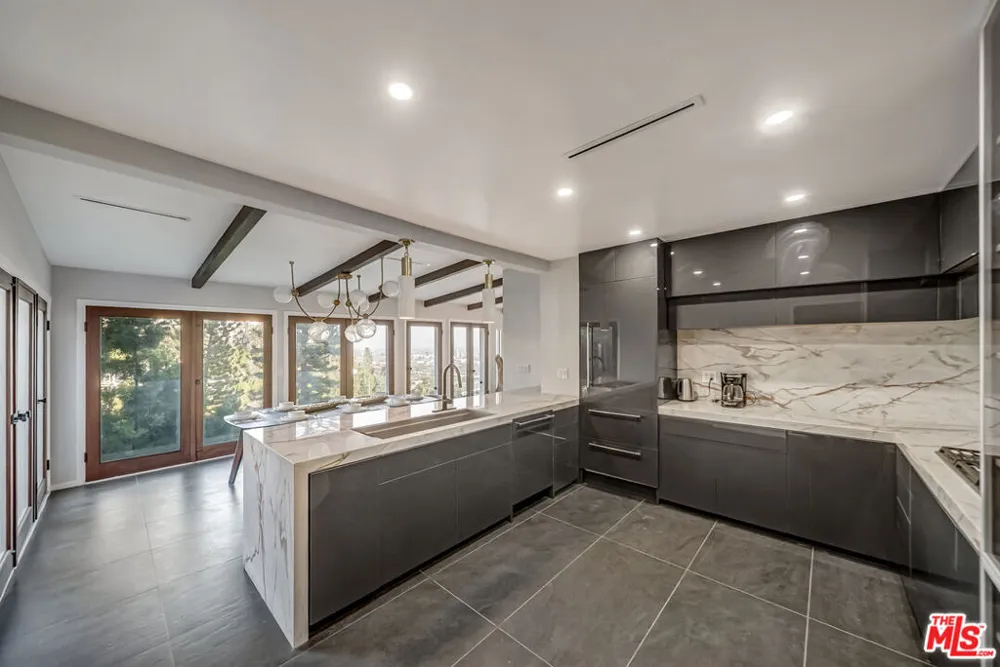 8874 Evanview Drive Los Angeles, CA 90069