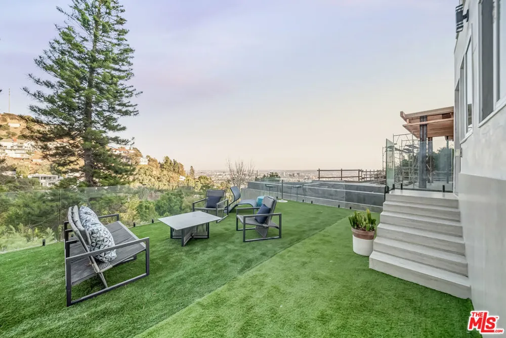 8874 Evanview Drive Los Angeles, CA 90069