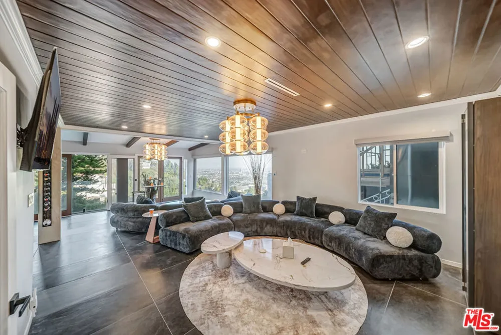 8874 Evanview Drive Los Angeles, CA 90069
