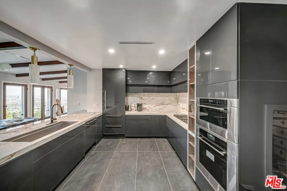 8874 Evanview Drive Los Angeles, CA 90069