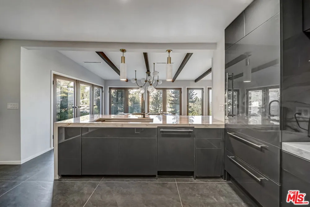 8874 Evanview Drive Los Angeles, CA 90069