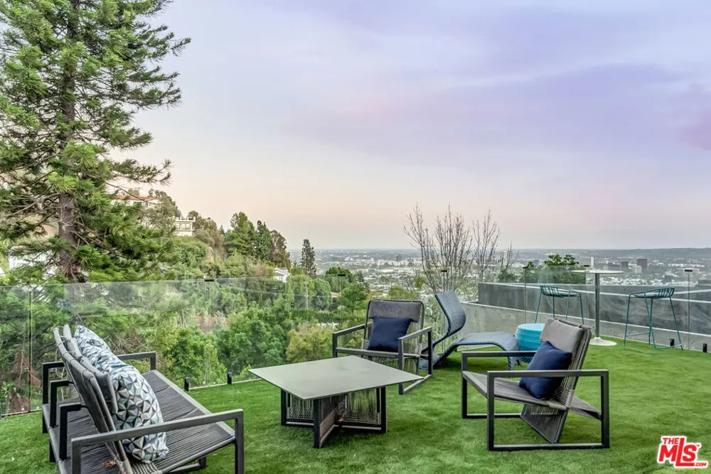 8874 Evanview Drive Los Angeles, CA 90069
