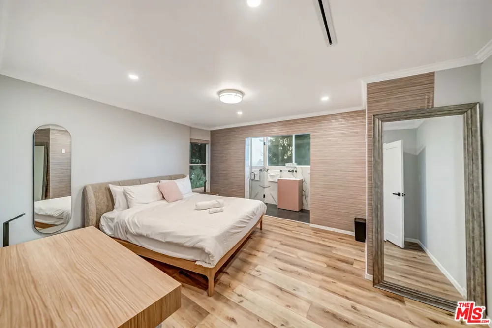 8874 Evanview Drive Los Angeles, CA 90069