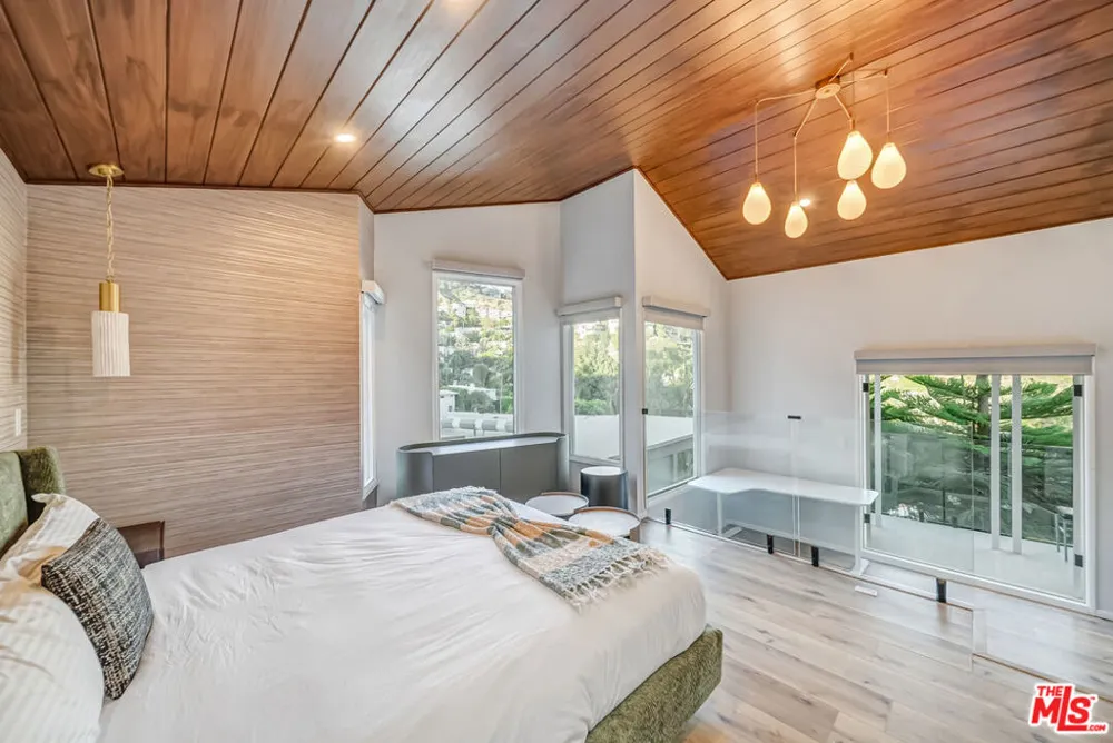 8874 Evanview Drive Los Angeles, CA 90069