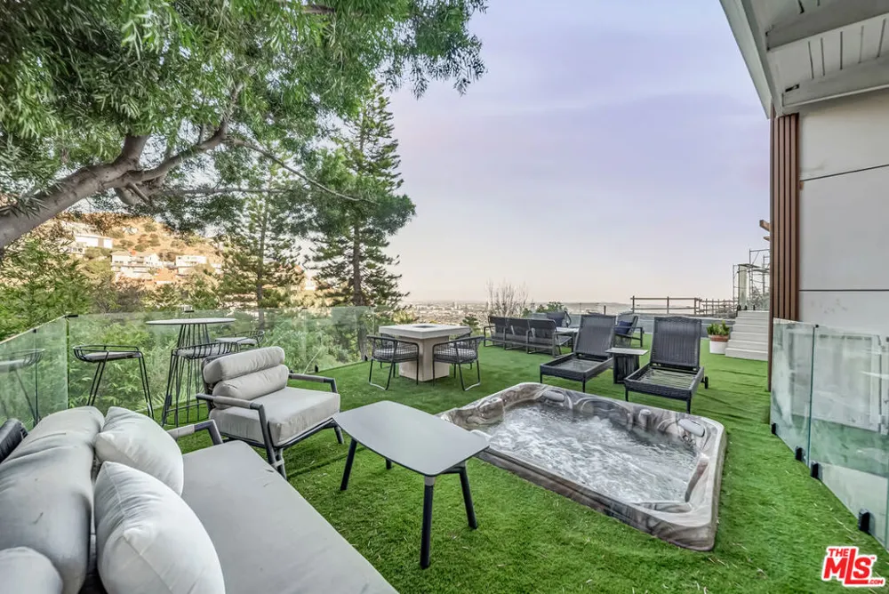 8874 Evanview Drive Los Angeles, CA 90069