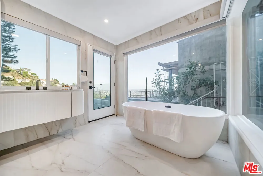8874 Evanview Drive Los Angeles, CA 90069
