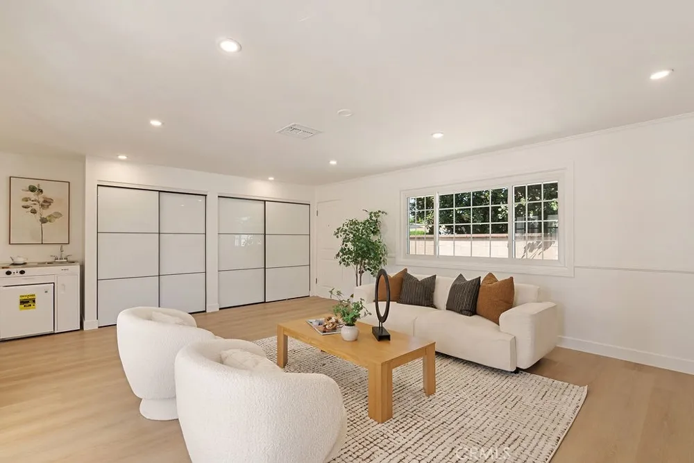 2608 W Palais Road Anaheim, CA 92804
