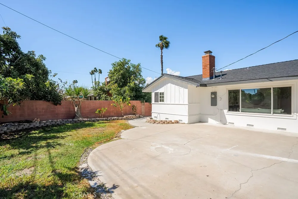 2608 W Palais Road Anaheim, CA 92804