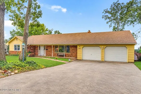 1747 Forge Pond Road