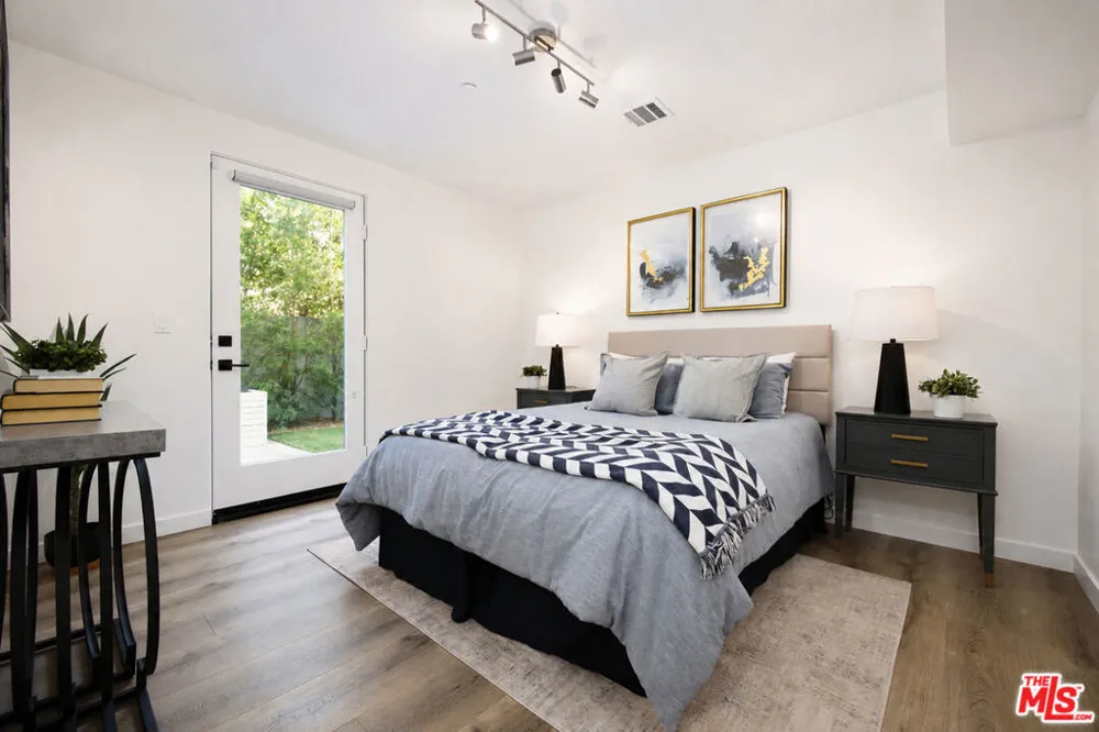 11614 Colfax Meadow Lane Studio City, CA 91604