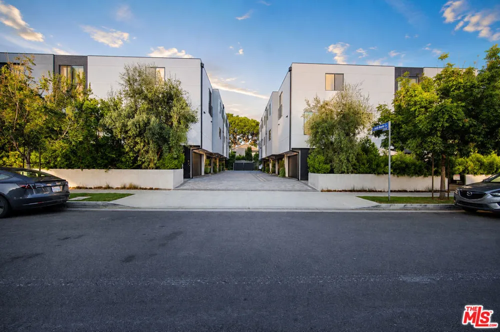 11614 Colfax Meadow Lane Studio City, CA 91604