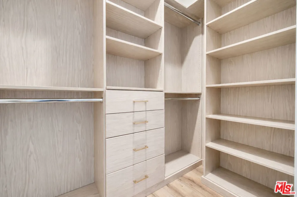 11614 Colfax Meadow Lane Studio City, CA 91604