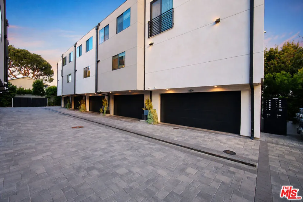 11614 Colfax Meadow Lane Studio City, CA 91604