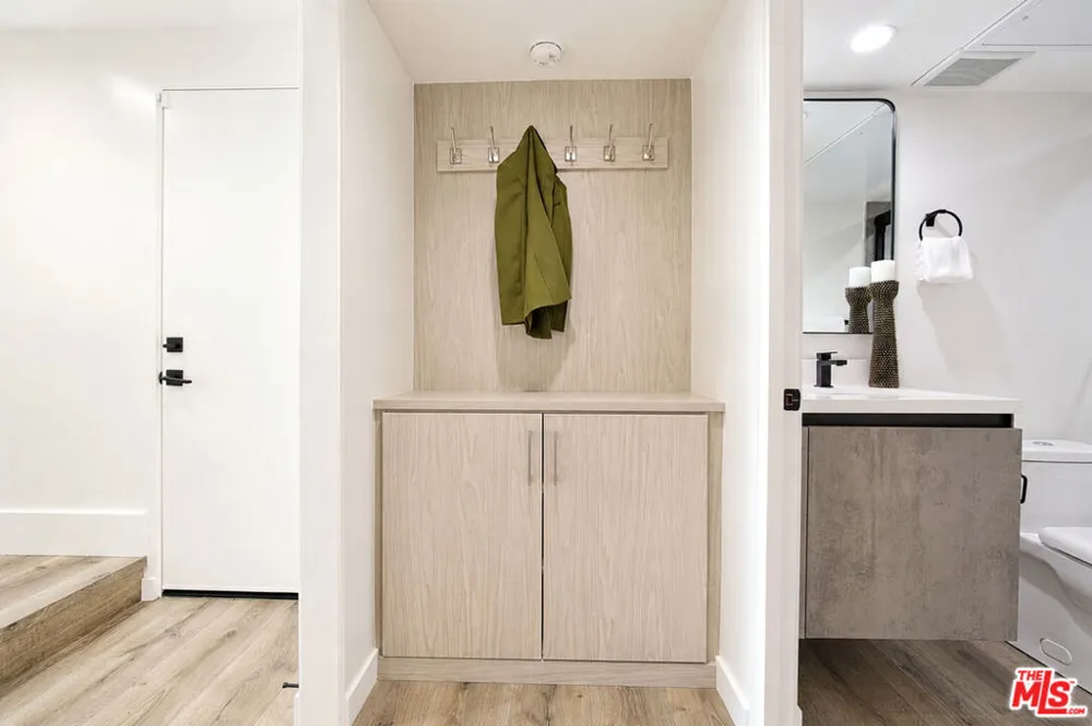 11614 Colfax Meadow Lane Studio City, CA 91604