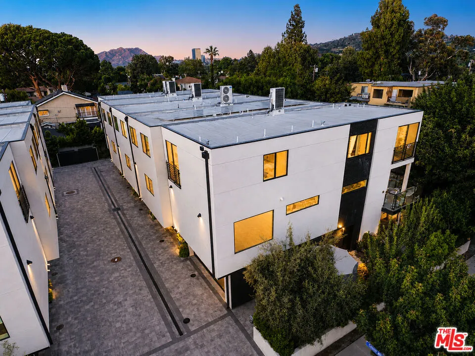 11614 Colfax Meadow Lane Studio City, CA 91604