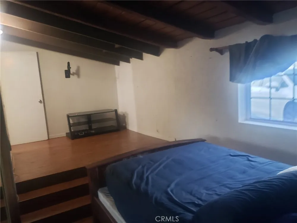 1239 S Vine Avenue Ontario, CA 91762