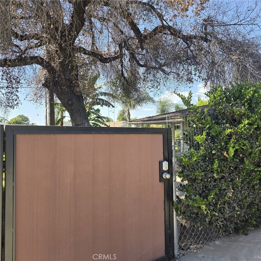 1239 S Vine Avenue Ontario, CA 91762