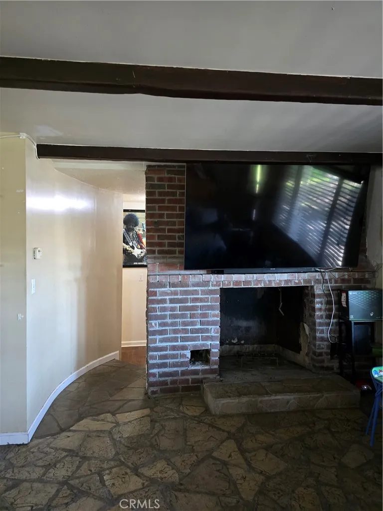 1239 S Vine Avenue Ontario, CA 91762