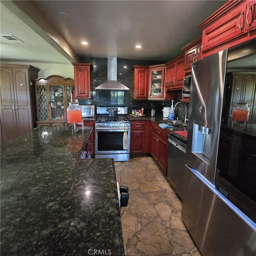 1239 S Vine Avenue Ontario, CA 91762