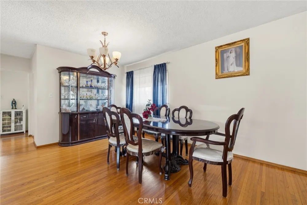6306 Denny Avenue North Hollywood, CA 91606