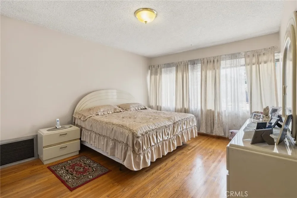 6306 Denny Avenue North Hollywood, CA 91606