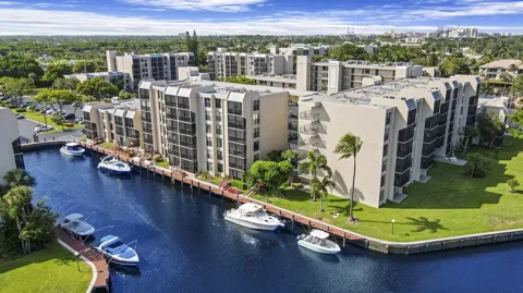 8 Royal Palm Way #2010