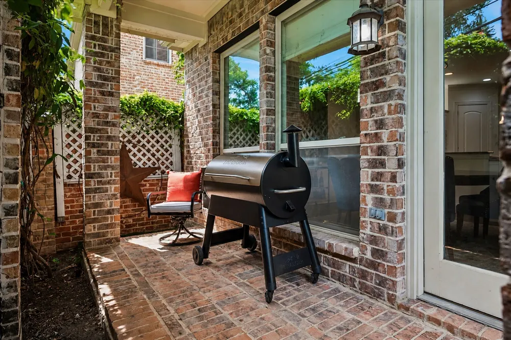 5936 Preston Gate Court Dallas, TX 75230