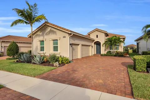 8822 SW Montova Way