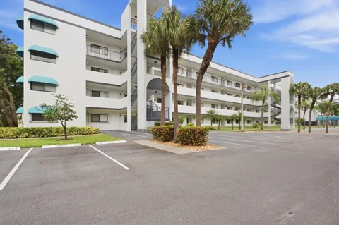 4725 LUCERNE LAKES BOULEVARD E #301