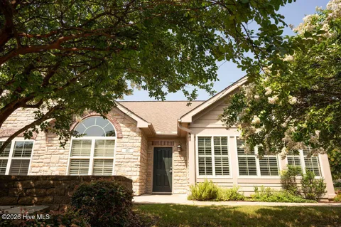 123 W Chelsea Court