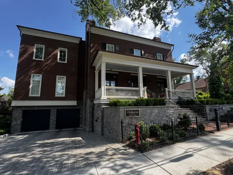 725 W Main St #101