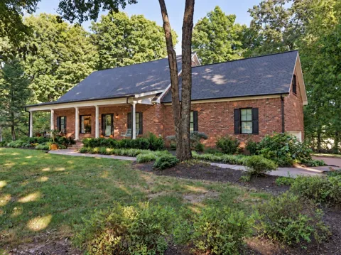 102 Ridglea Ct