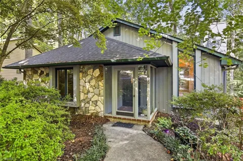 160 Carrisbrooke Lane
