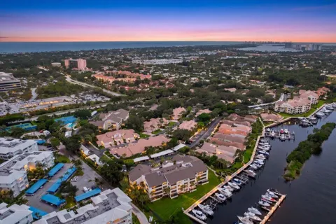526 OAK HARBOUR DRIVE #526