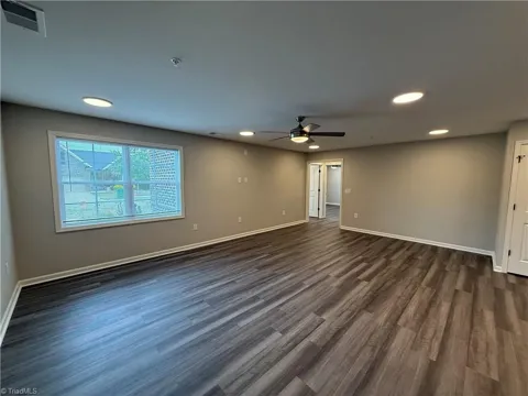 7085 Hanesbrook Circle