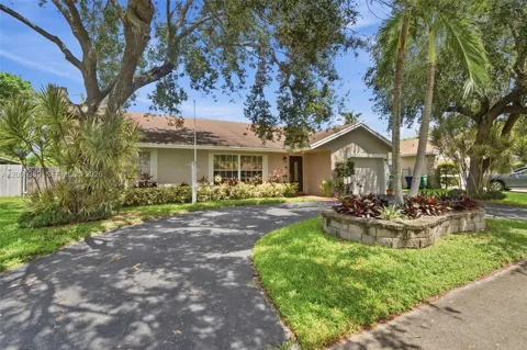 8421 NW 45th St