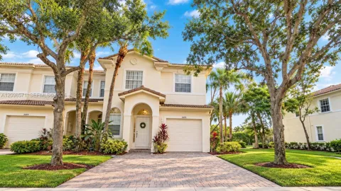 2695 SW 84th Ter #104