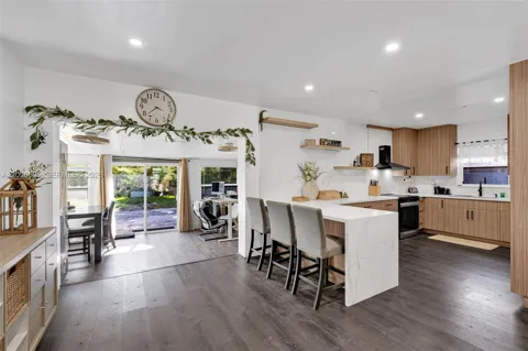 441 E Evanston Cir