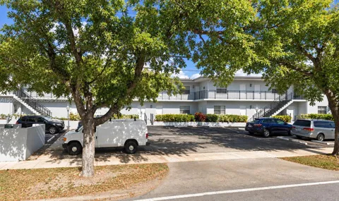 4291 NW 9th Ave #104