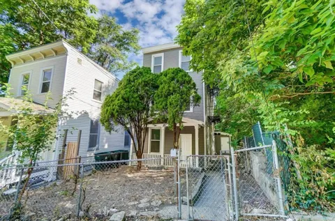 758 Straight Street